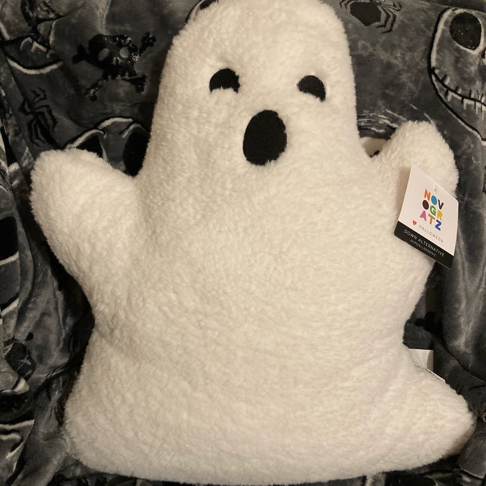 Ghost pillow novogratz